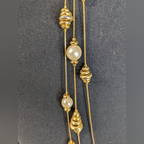 Vintage Faux Pearl Necklace 3 Strand Gold tone Gold loops 16" - Picture 2 of 8